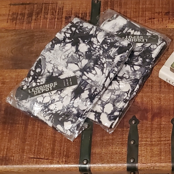 🖤 FINAL MARKDOWN - High Waistband Yoga Leggings 🖤 - Picture 13 of 13